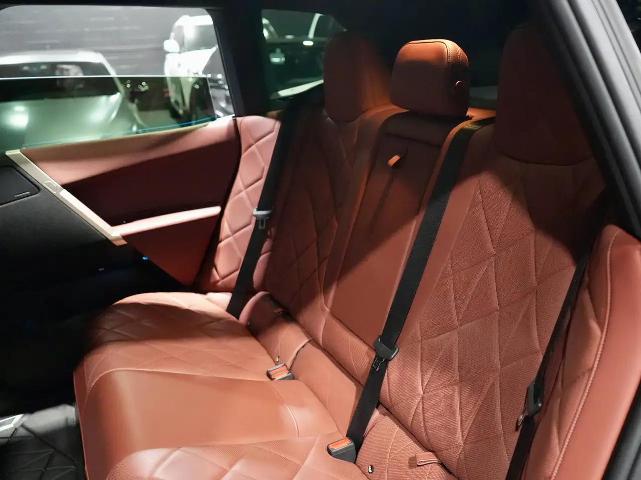 BMW iX - Image 12