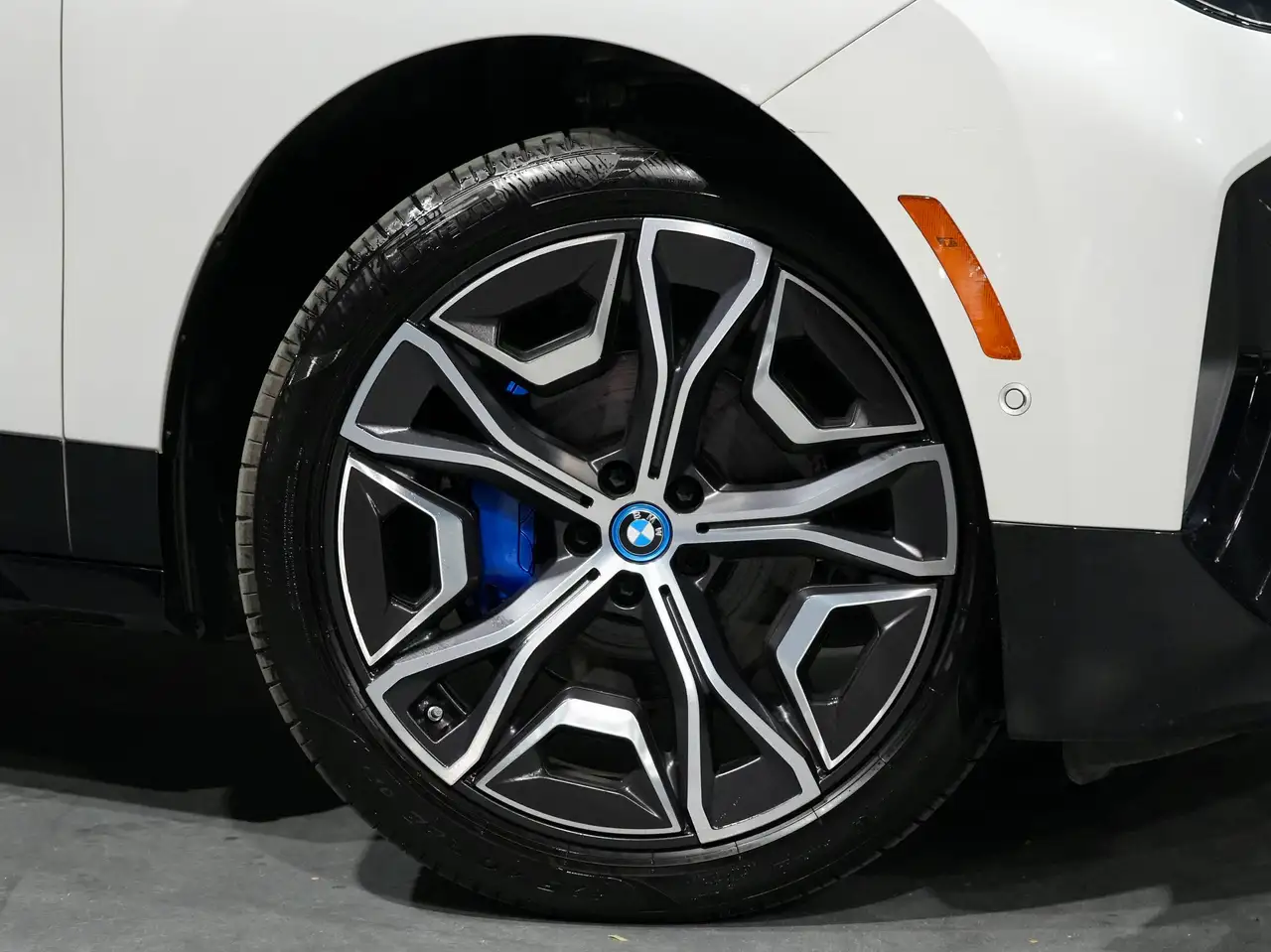 BMW iX - Image 5