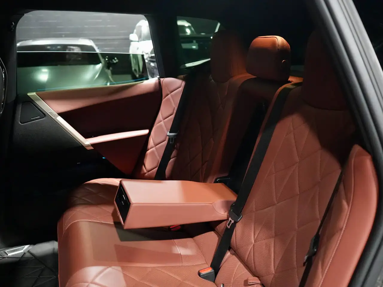 BMW iX - Image 13