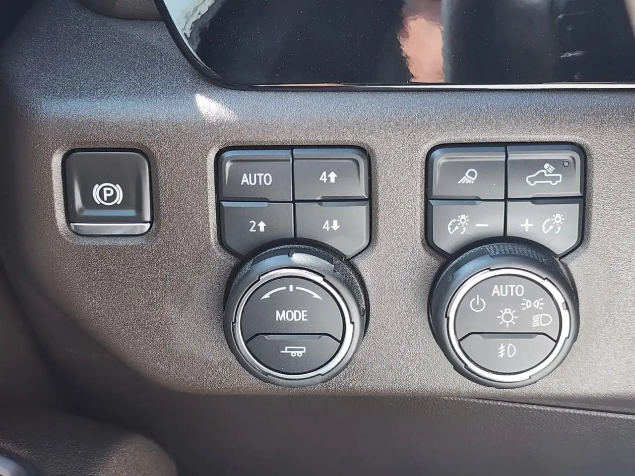 Chevrolet Silverado 1500 - Image 46