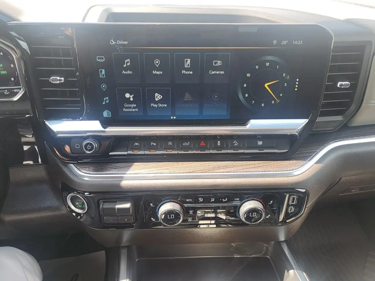 Chevrolet Silverado 1500 - Image 24