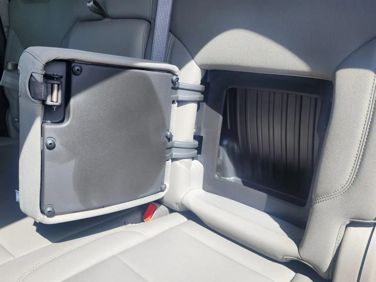 Chevrolet Silverado 1500 - Image 13