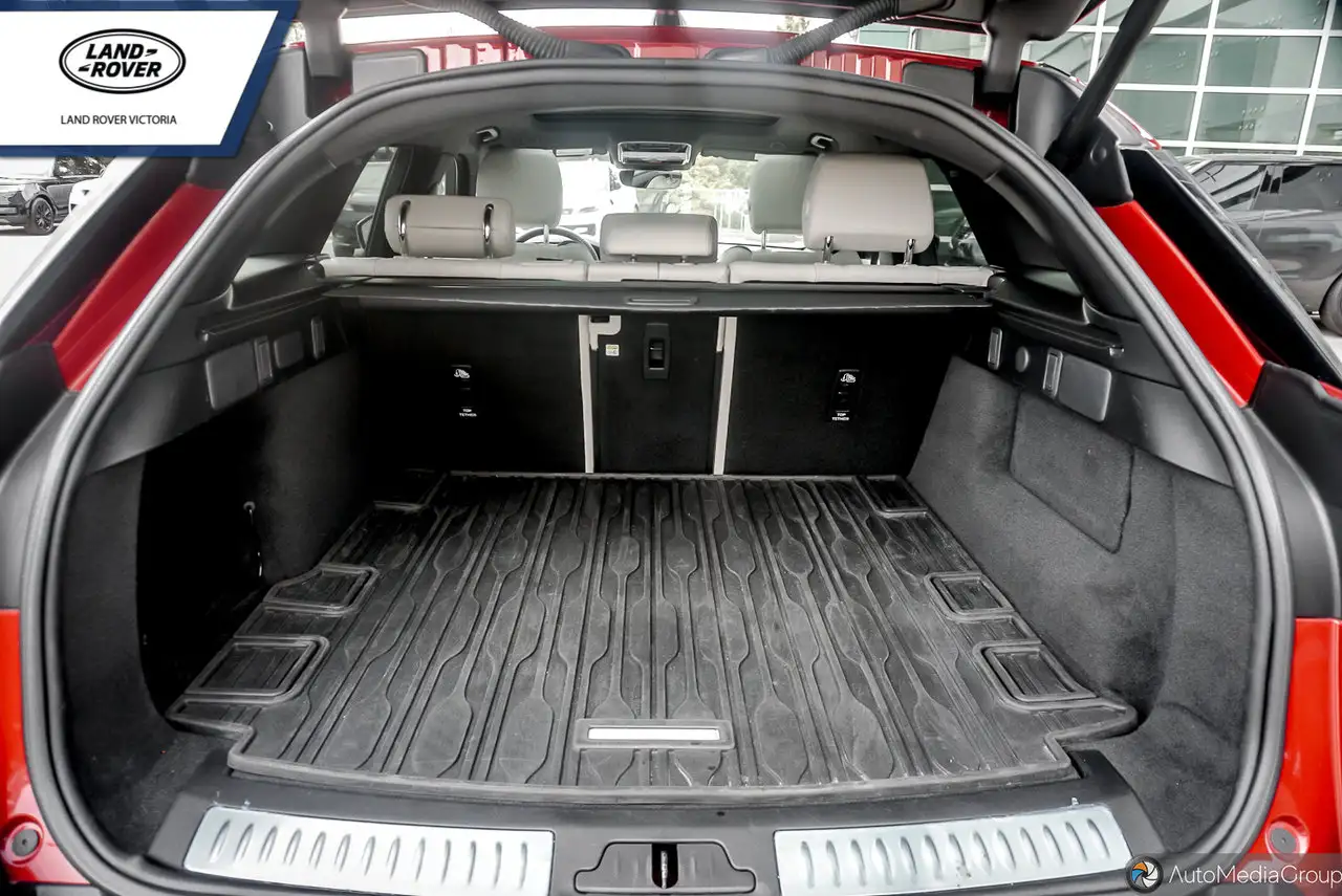 Land Rover Range Rover Velar - Image 24
