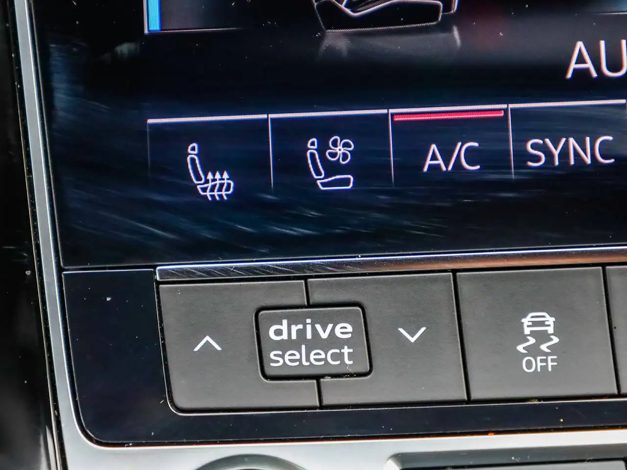 Audi Q7 - Image 26