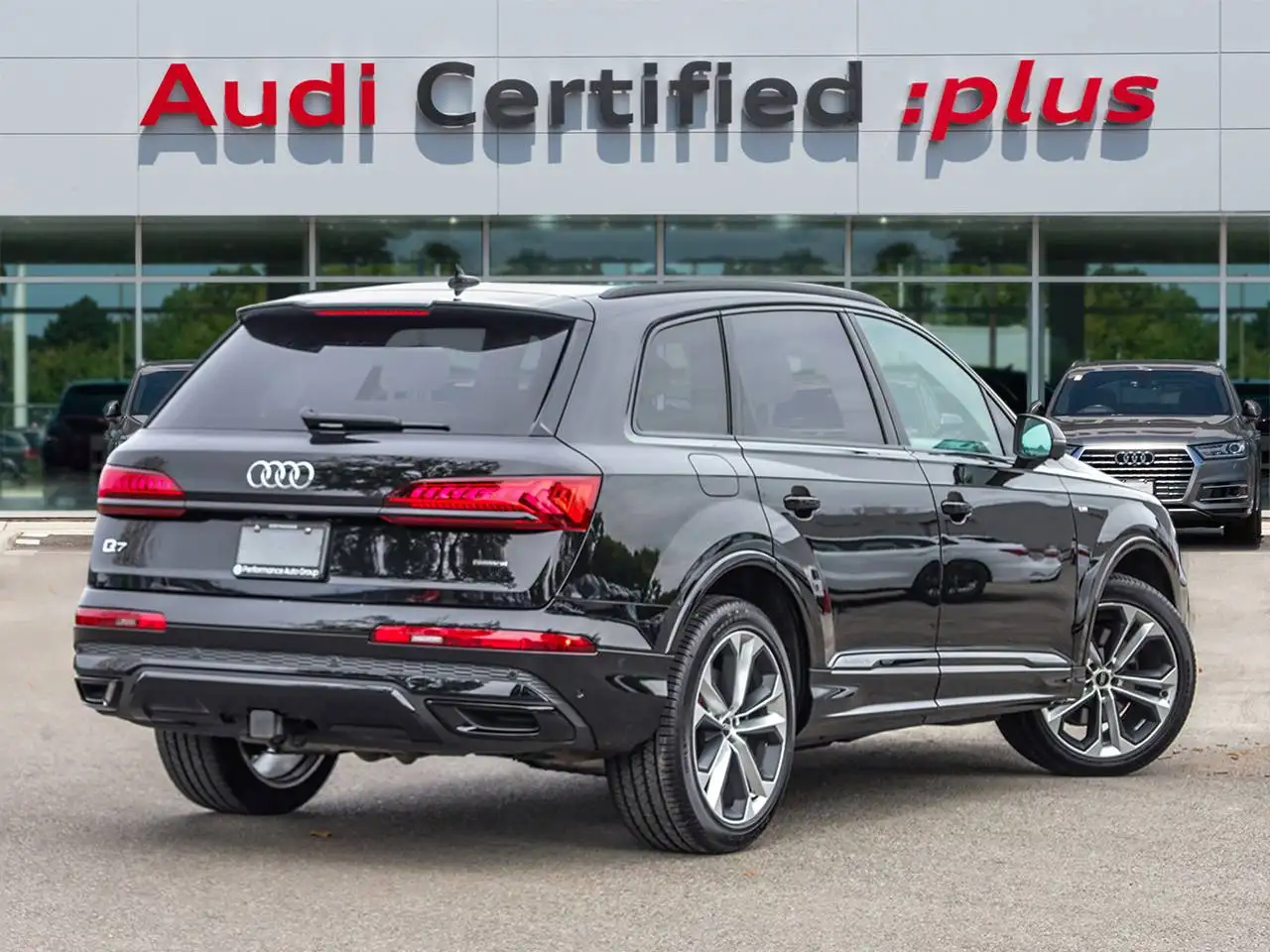 Audi Q7 - Image 2