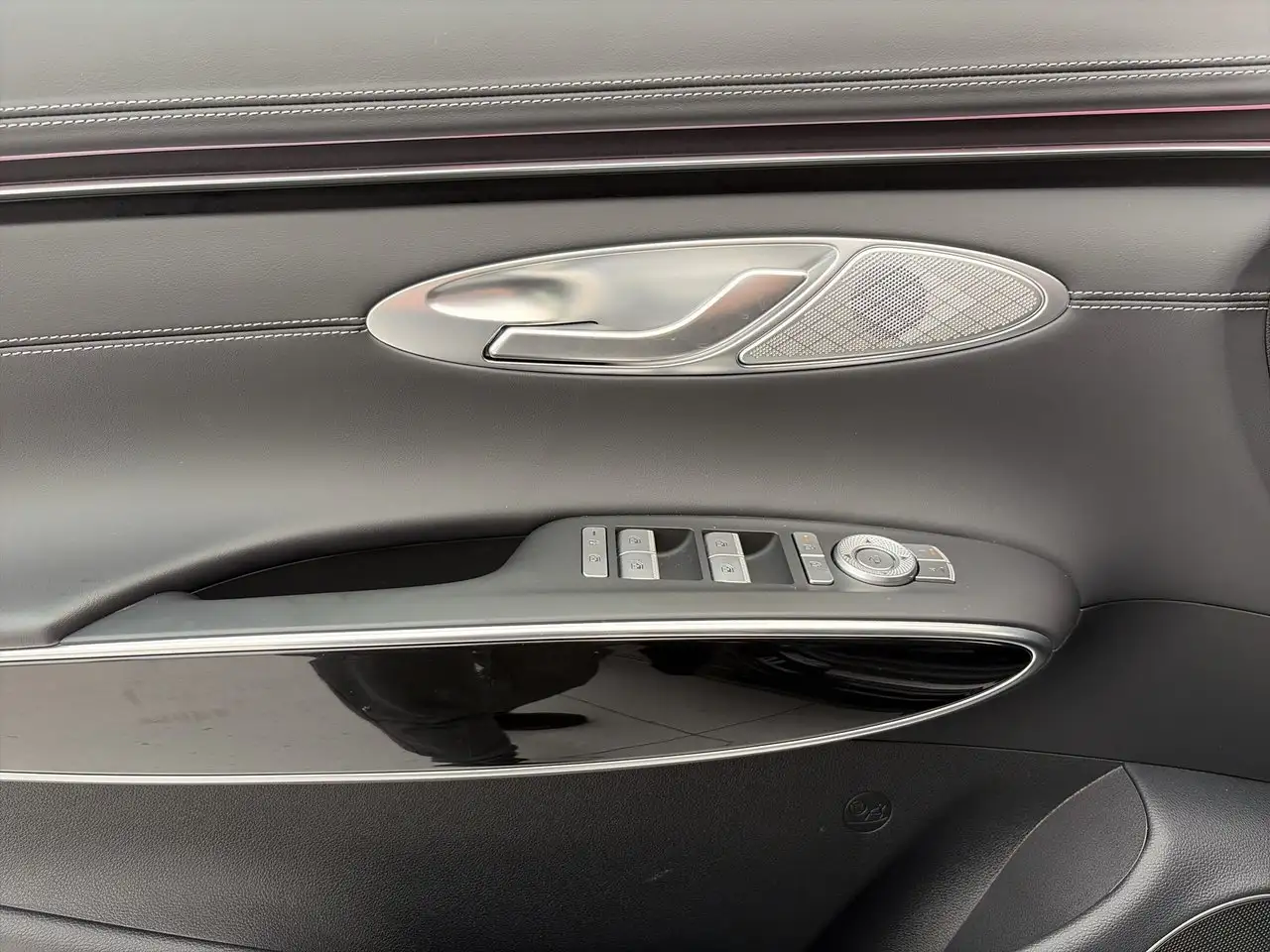 Genesis GV70 - Image 21