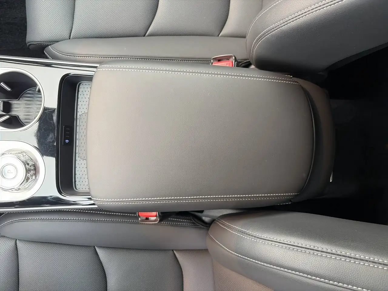 Genesis GV70 - Image 28