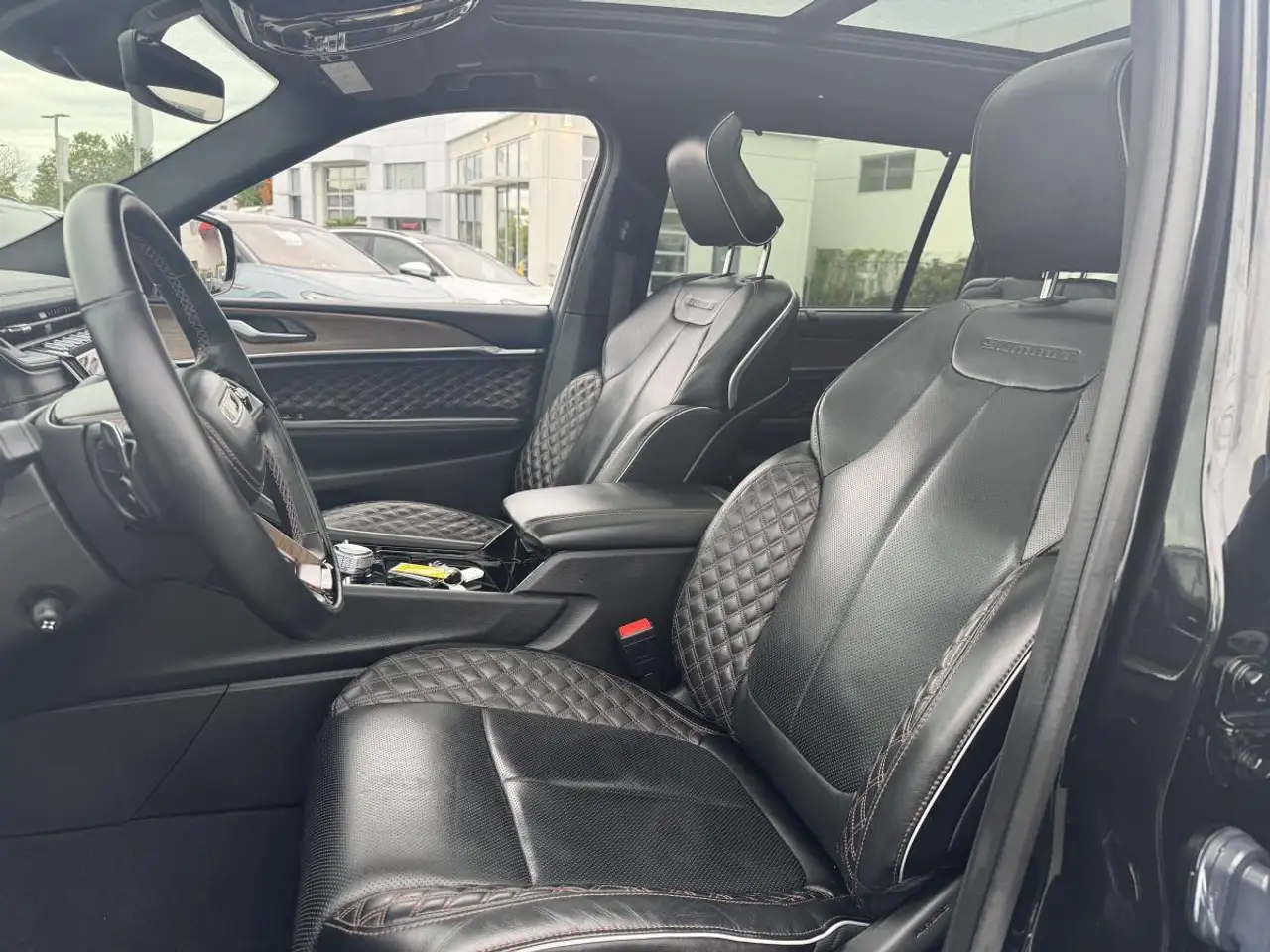 Jeep Grand Cherokee - Image 13