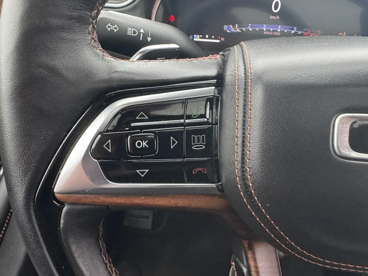 Jeep Grand Cherokee - Image 22
