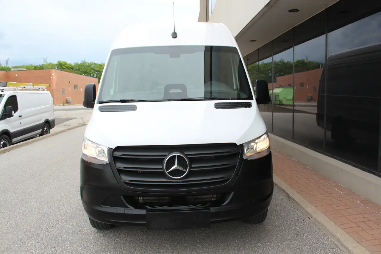 Mercedes-Benz Sprinter - Image 24