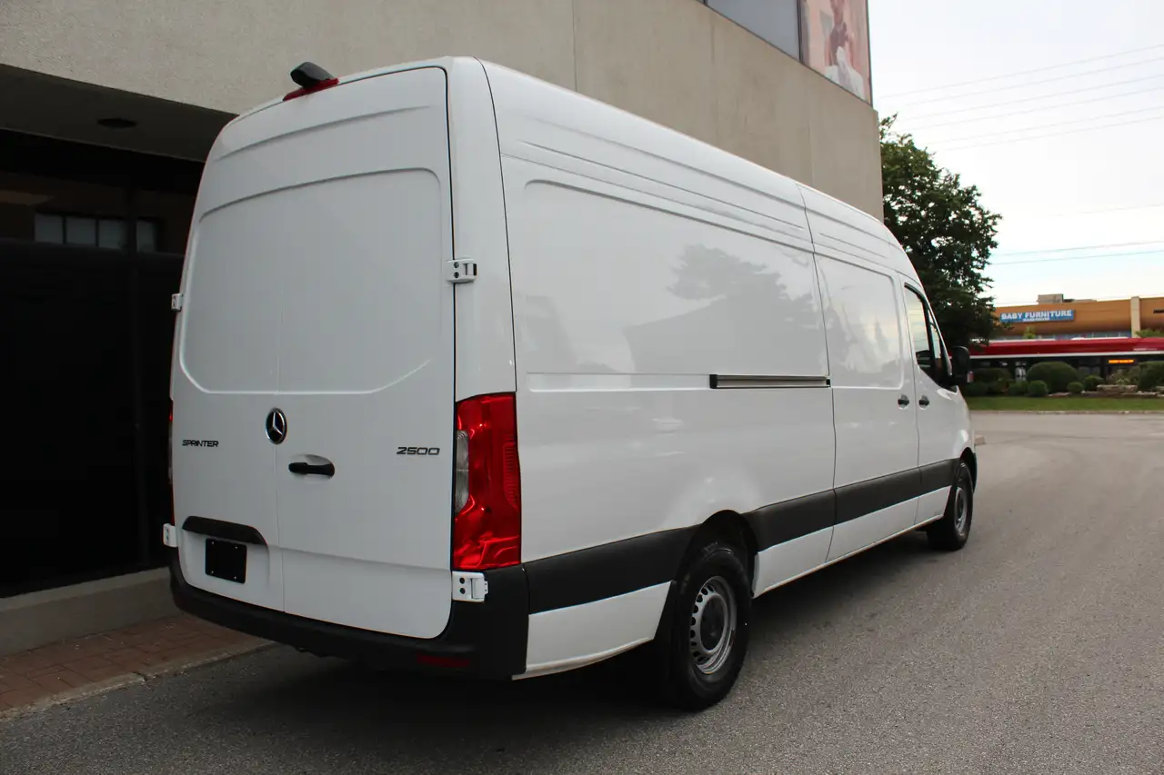 Mercedes-Benz Sprinter - Image 28