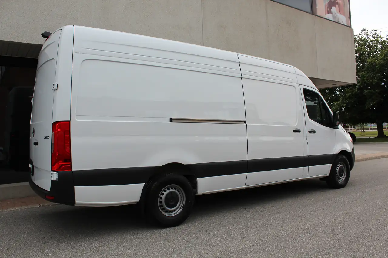 Mercedes-Benz Sprinter - Image 23