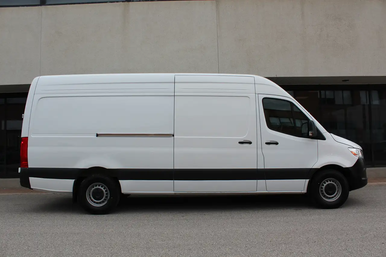 Mercedes-Benz Sprinter - Image 34