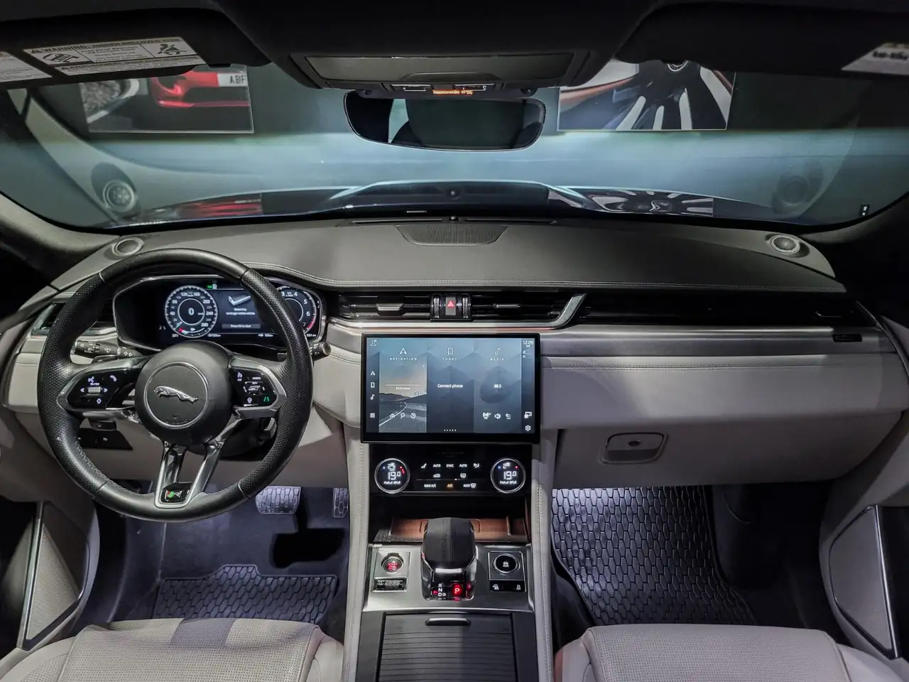 Jaguar F-Pace - Image 17