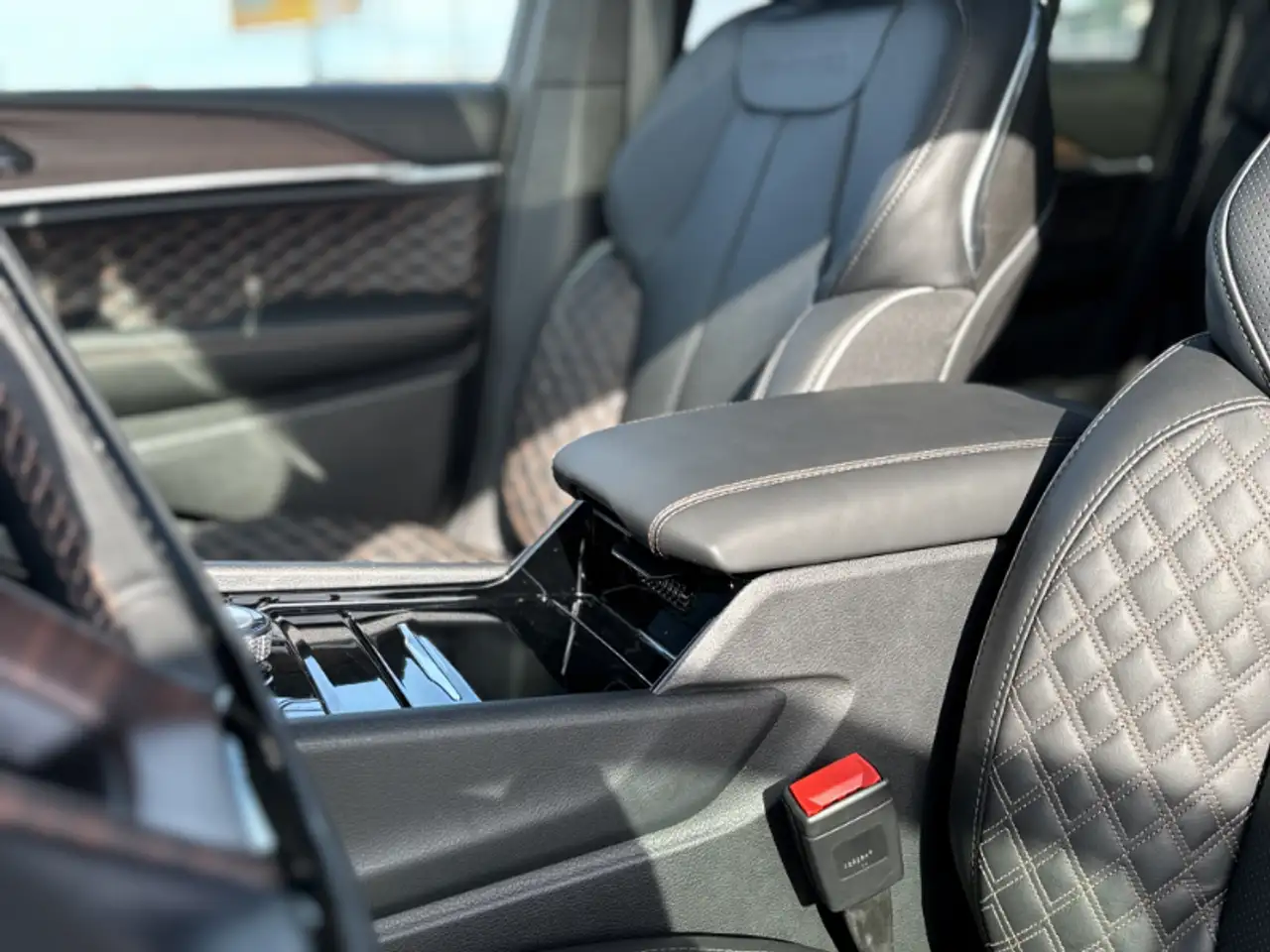 Jeep Grand Cherokee - Image 22