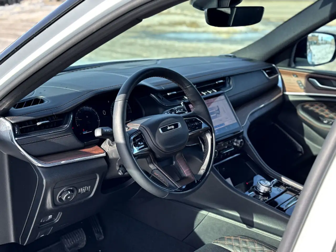 Jeep Grand Cherokee - Image 11