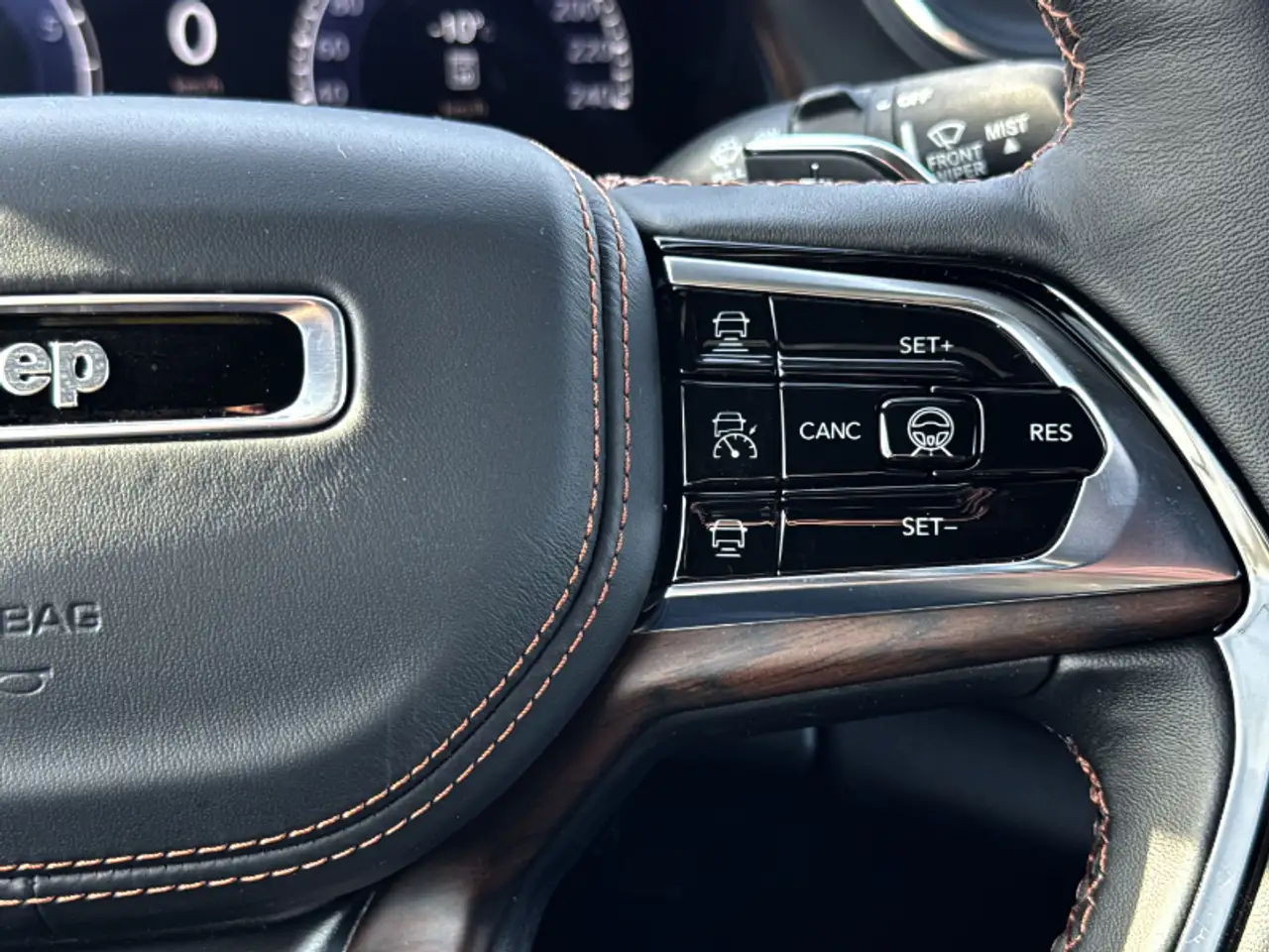 Jeep Grand Cherokee - Image 14