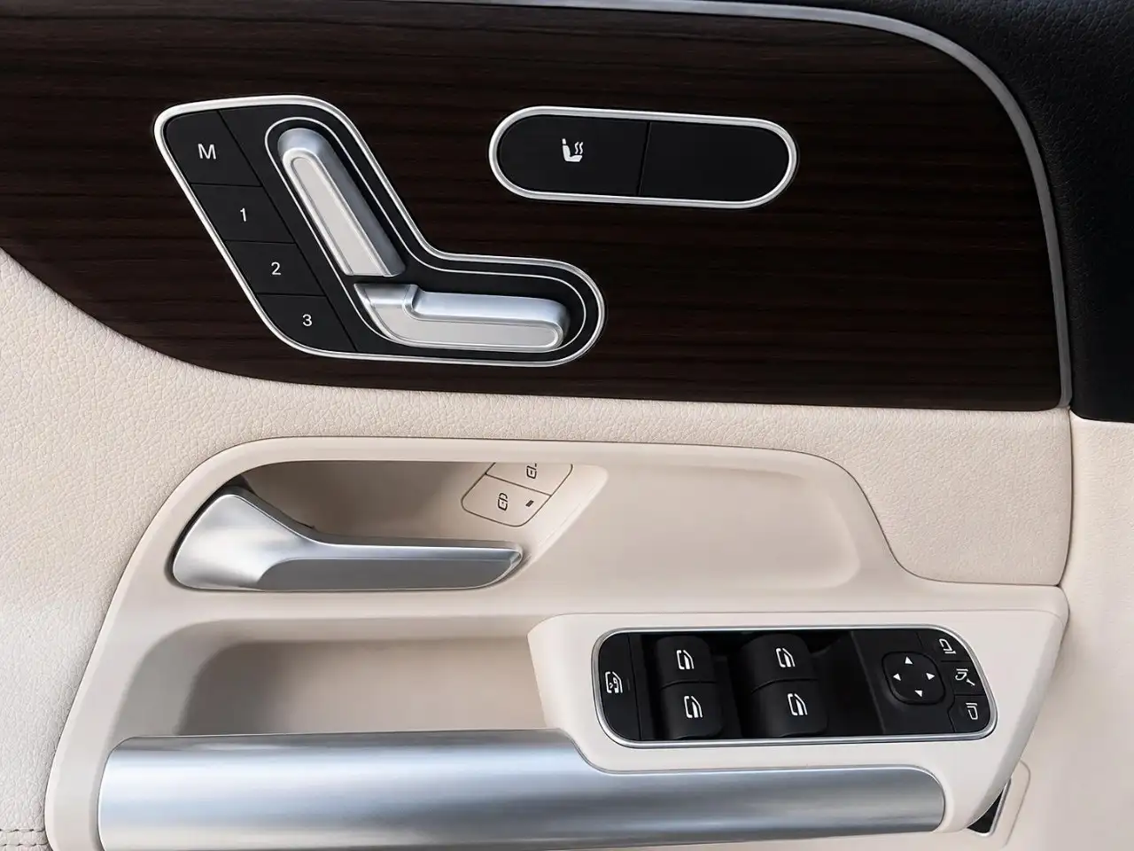Mercedes-Benz GLA - Image 13