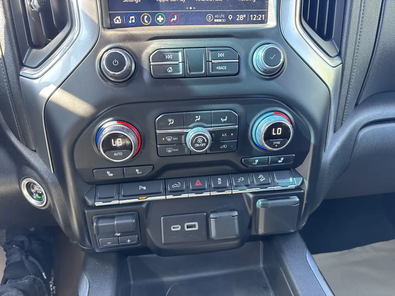 Chevrolet Silverado 1500 - Image 11