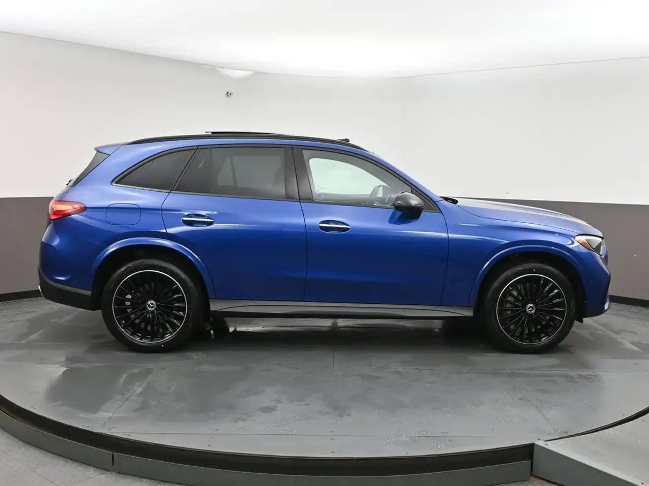 Mercedes-Benz GLC - Image 32