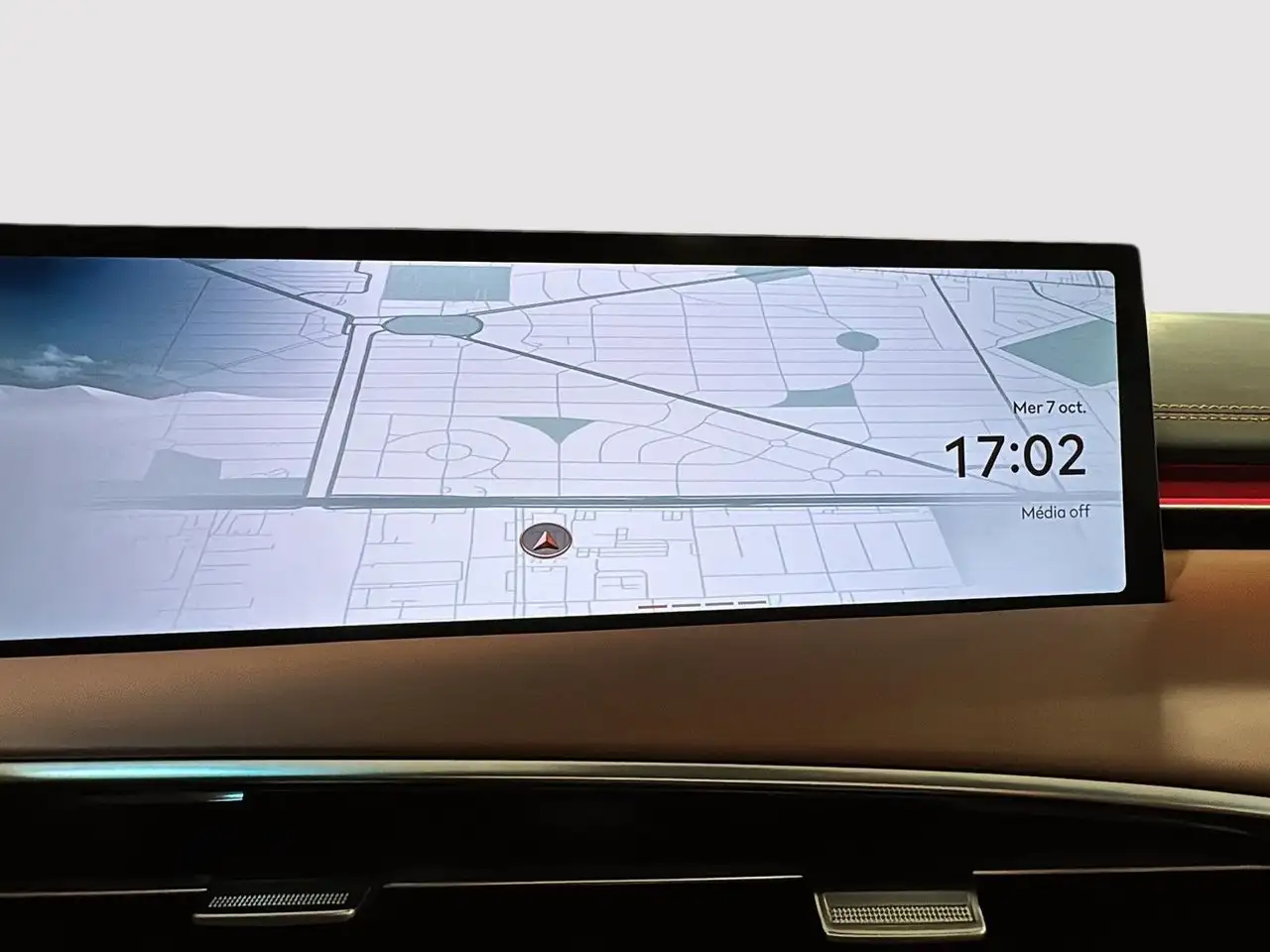 Genesis GV70 - Image 29