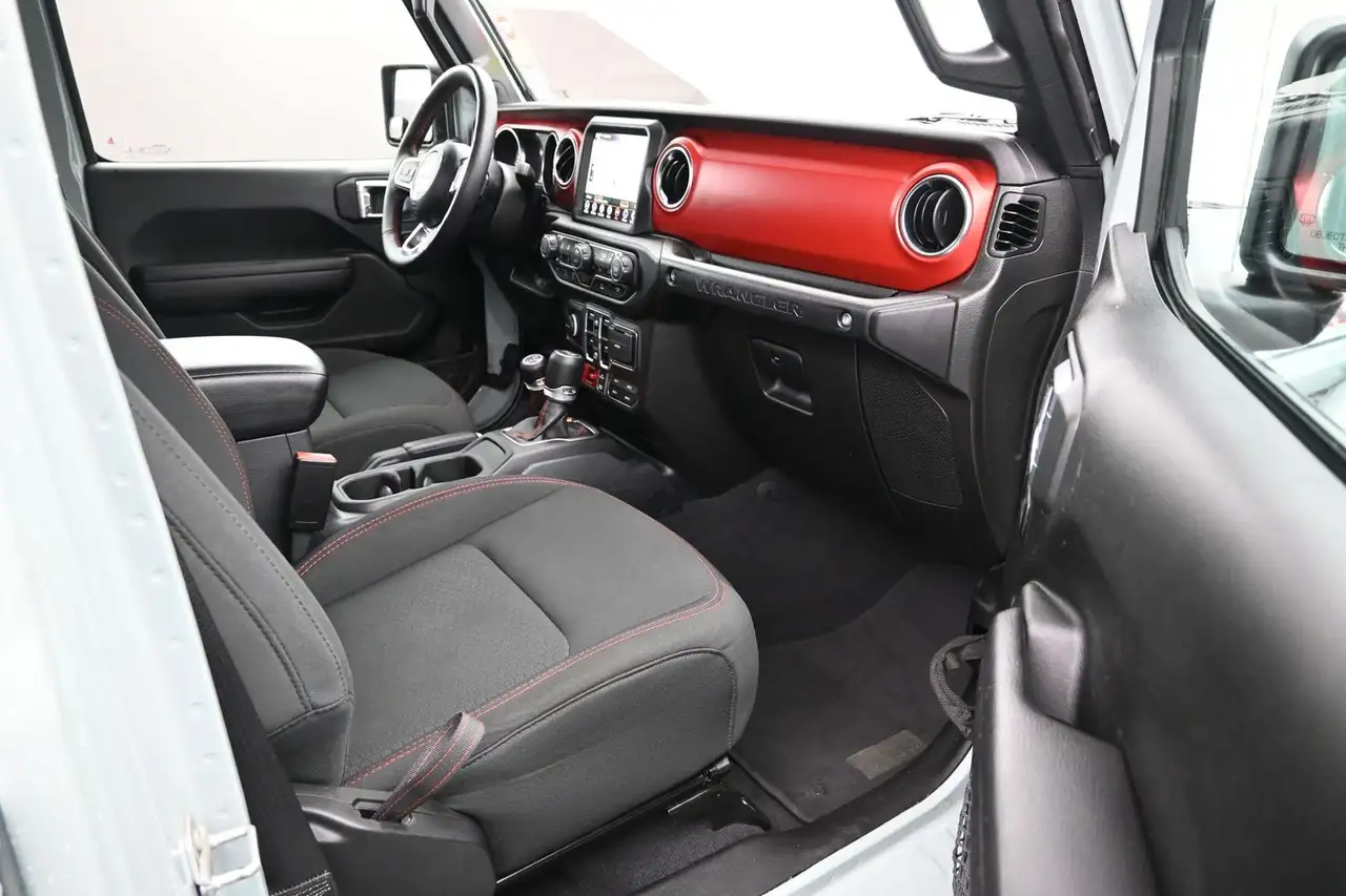 Jeep Wrangler - Image 31