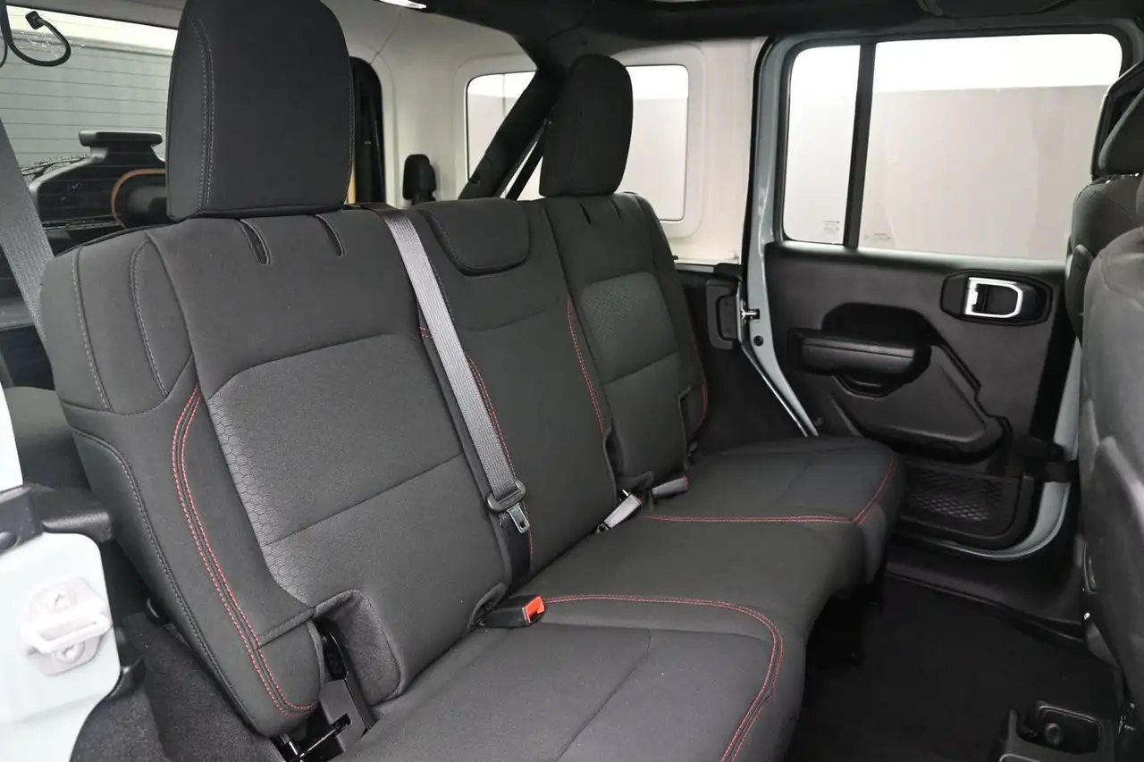 Jeep Wrangler - Image 24