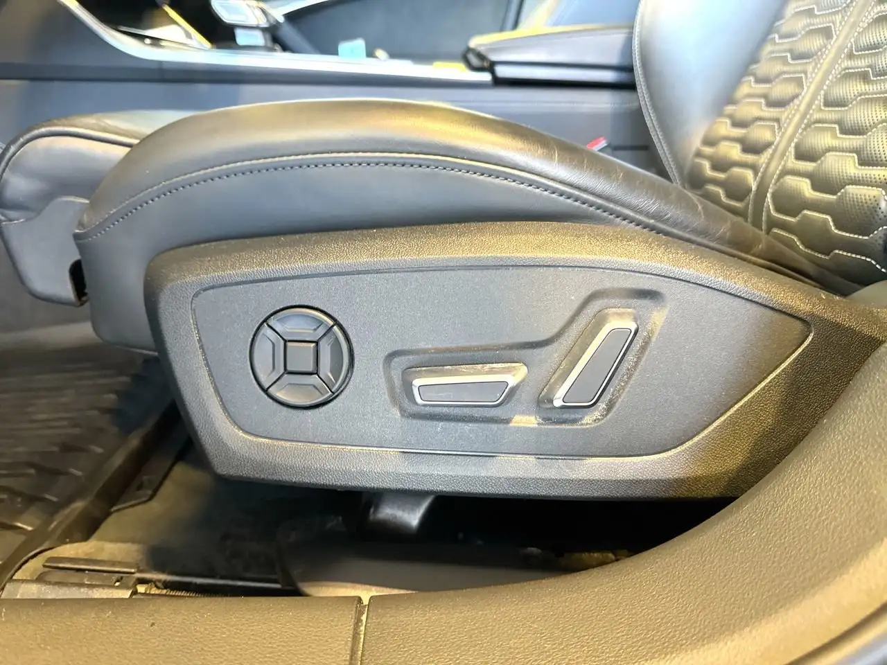 Audi RS6 - Image 16