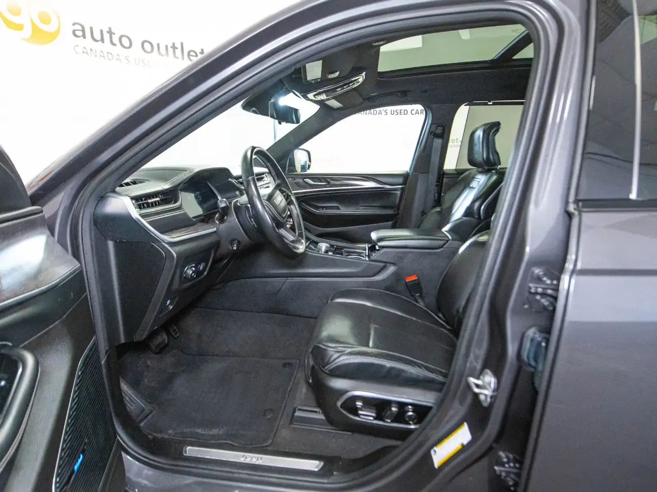 Jeep Grand Cherokee - Image 15