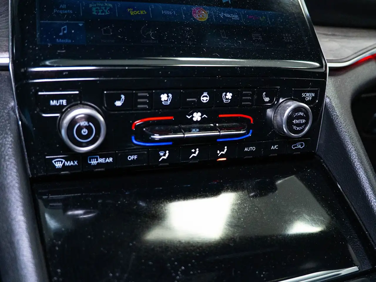 Jeep Grand Cherokee - Image 25