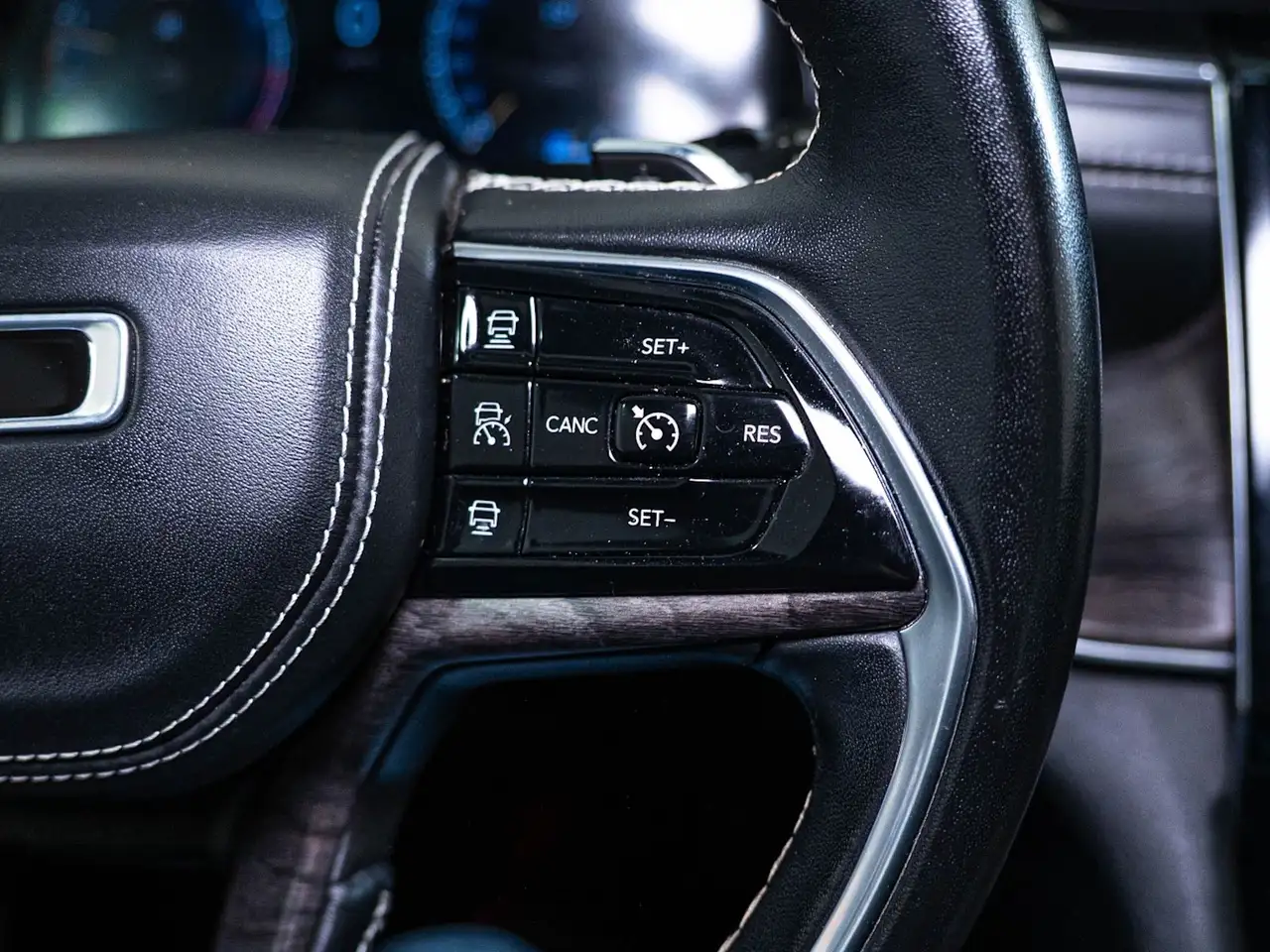 Jeep Grand Cherokee - Image 28