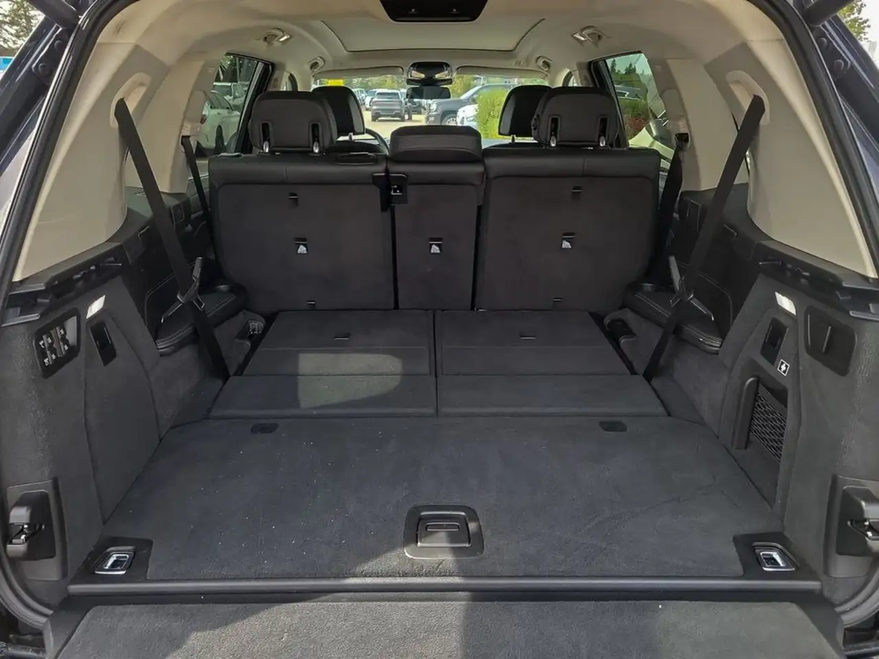 BMW X7 - Image 11