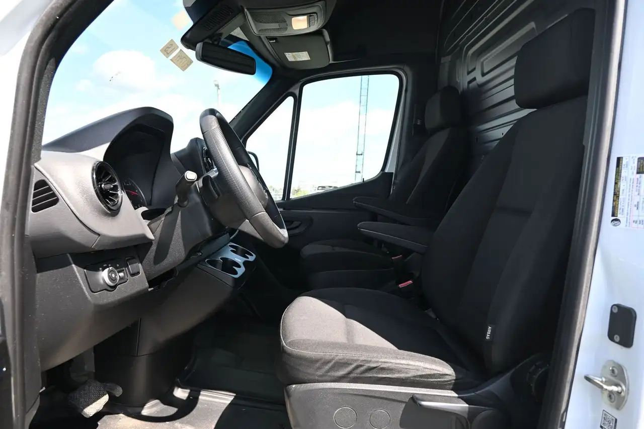 Mercedes-Benz Sprinter - Image 23