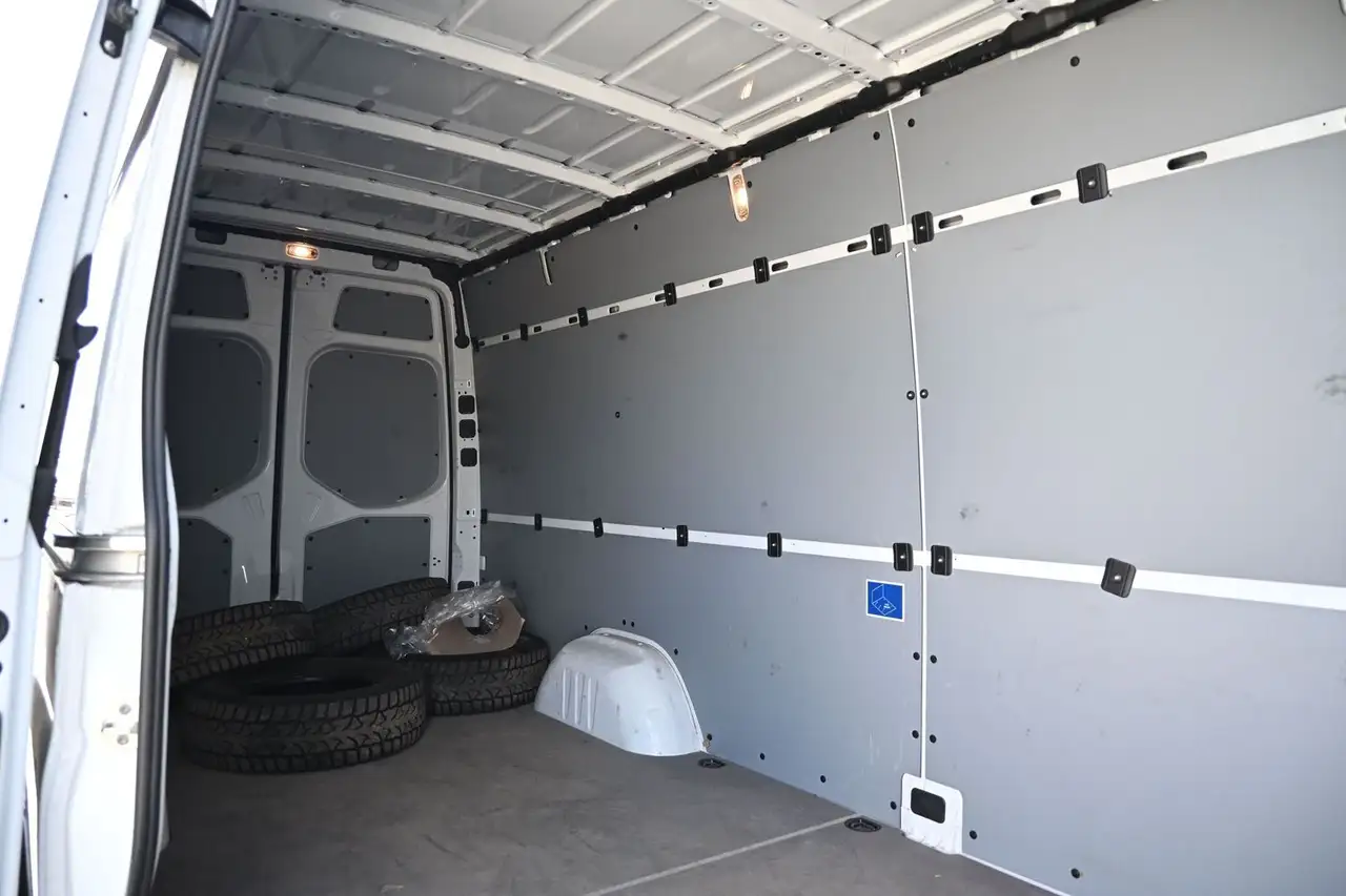 Mercedes-Benz Sprinter - Image 33
