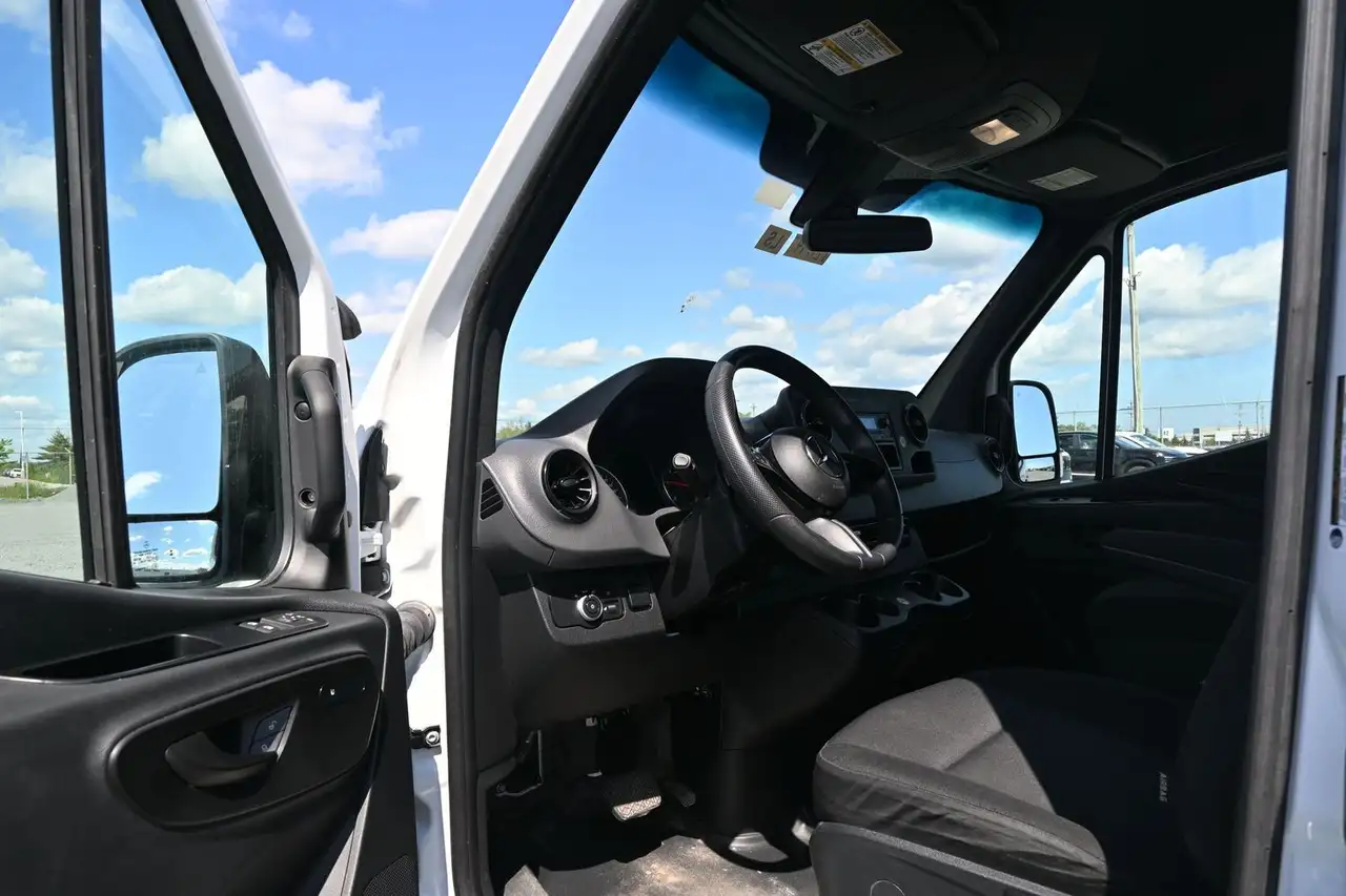Mercedes-Benz Sprinter - Image 24