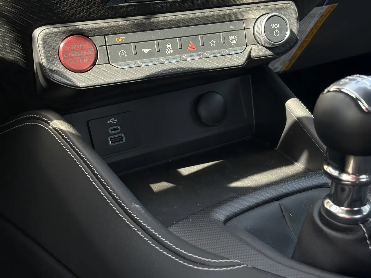 Ford Mustang - Image 23