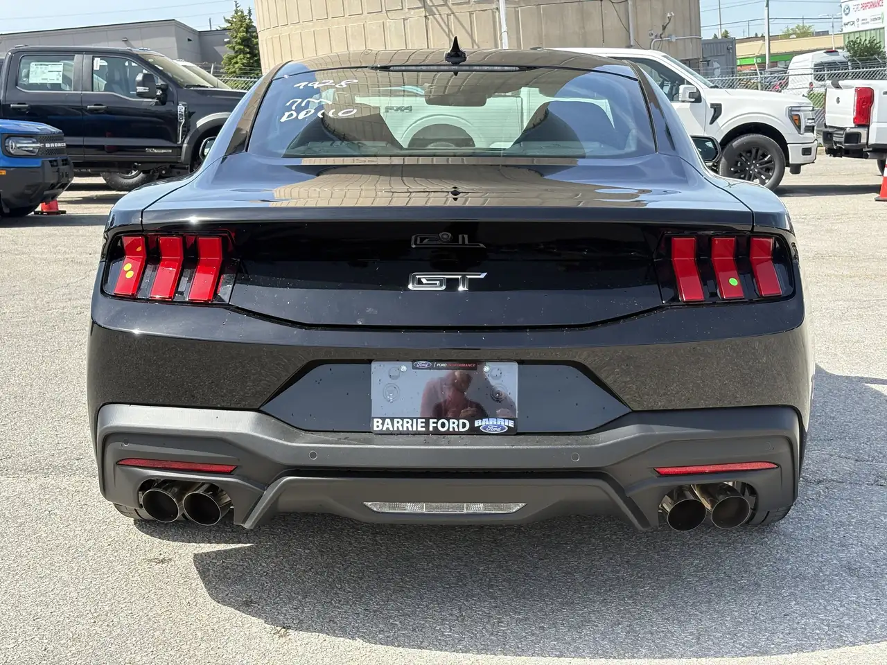 Ford Mustang - Image 5