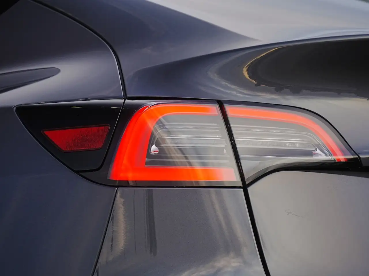 Tesla Model Y - Image 17