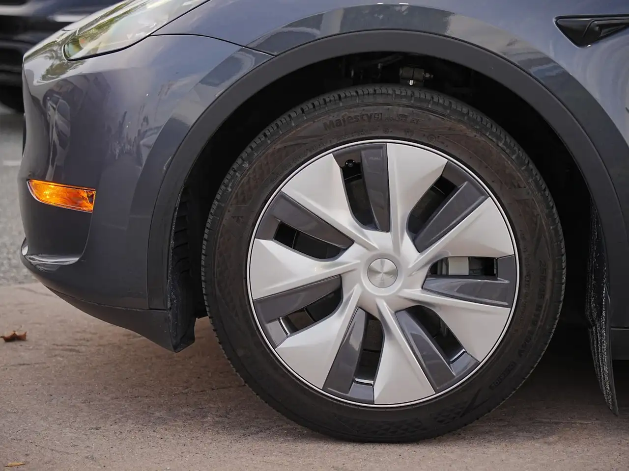 Tesla Model Y - Image 16