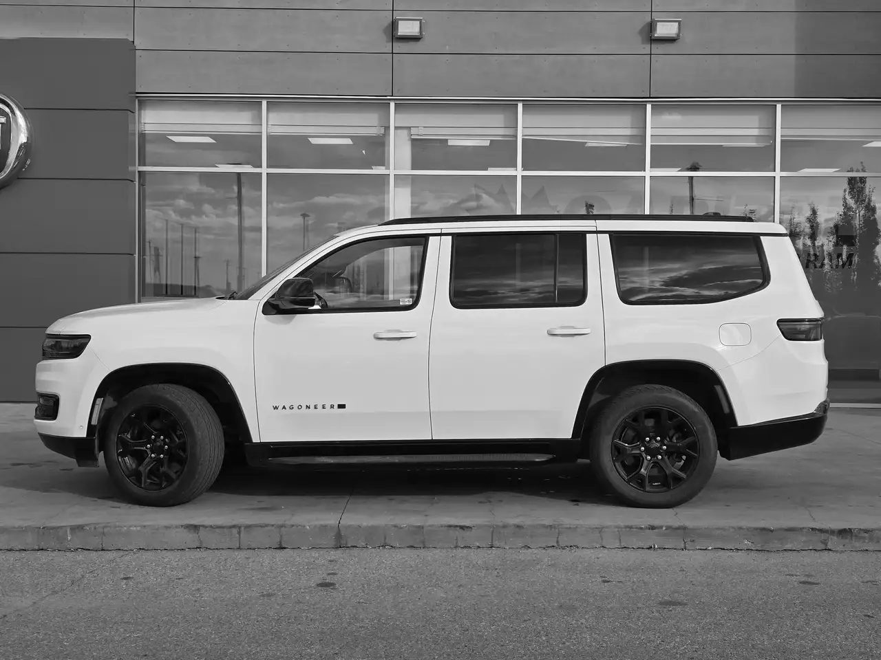 Jeep Wagoneer - Image 3