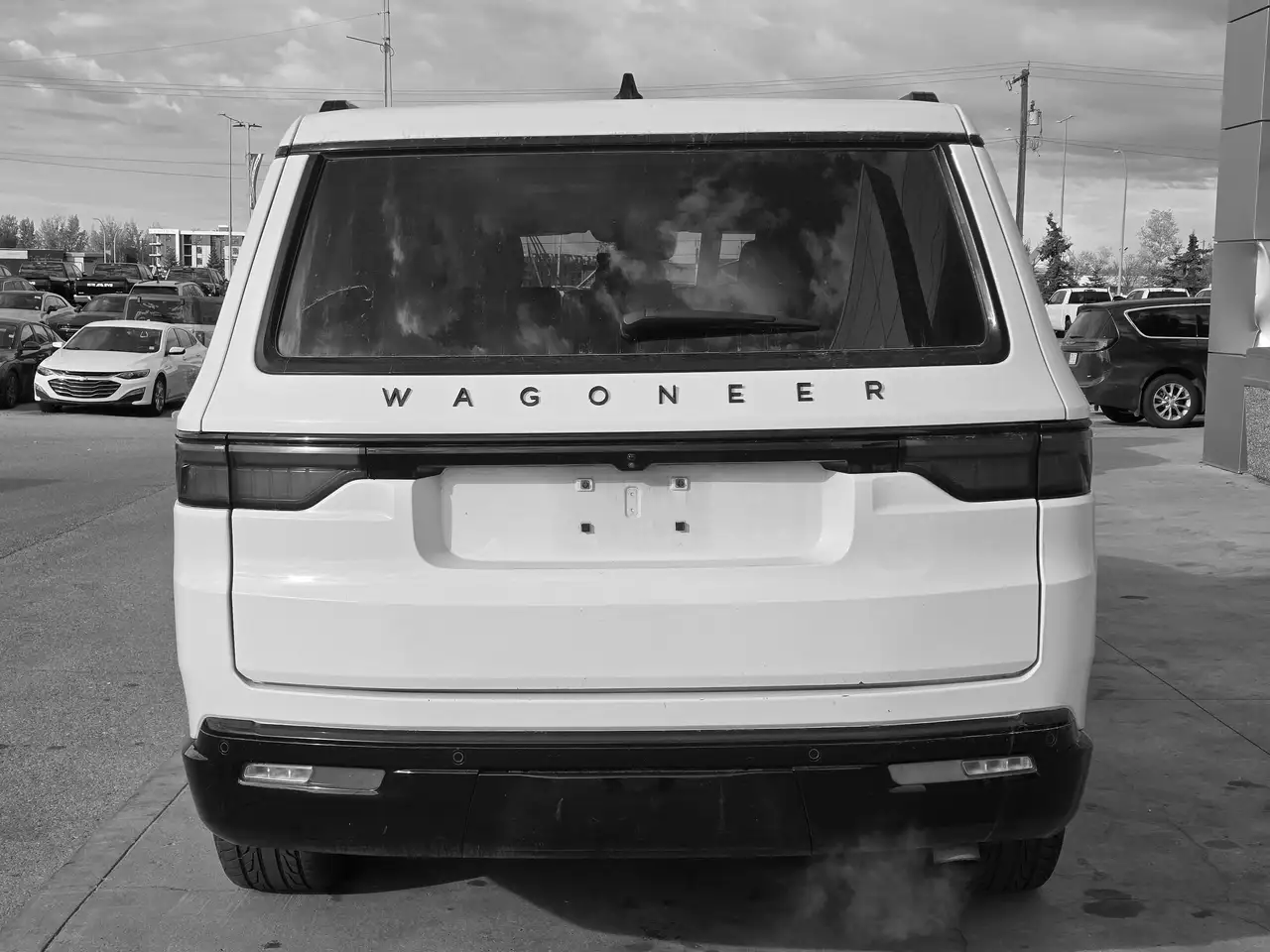 Jeep Wagoneer - Image 5