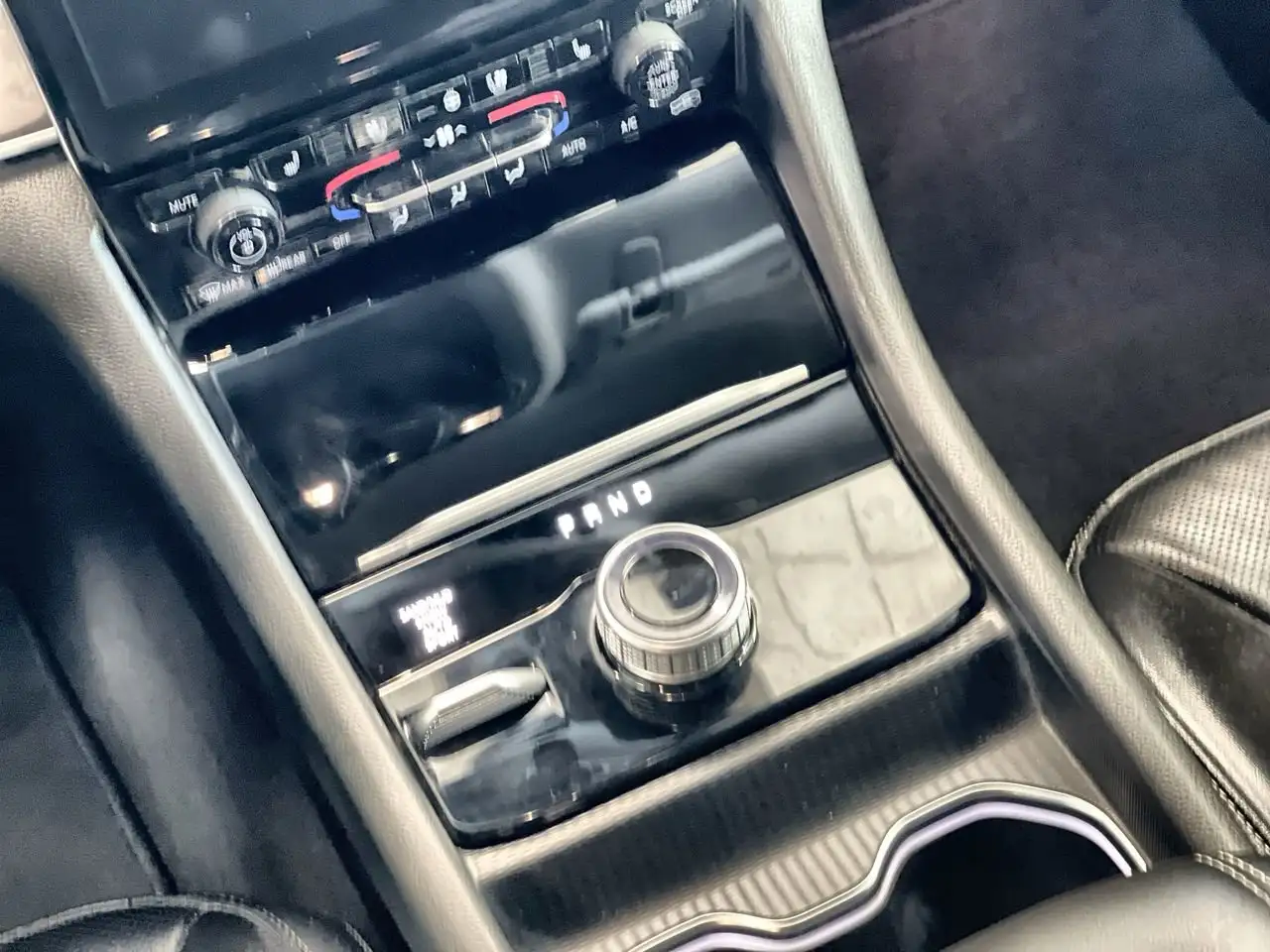 Jeep Grand Cherokee - Image 28