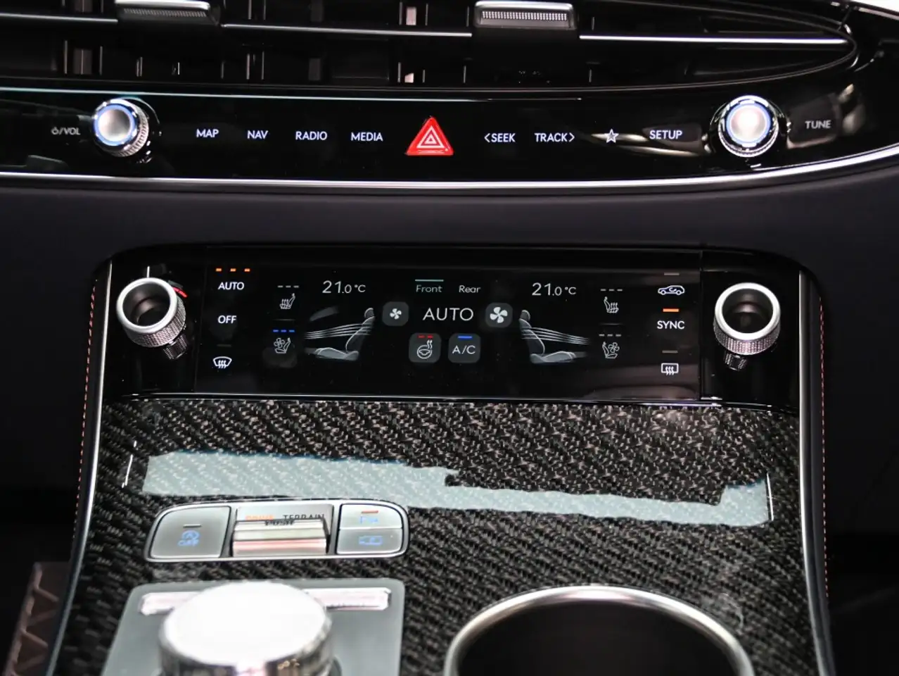 Genesis GV70 - Image 25