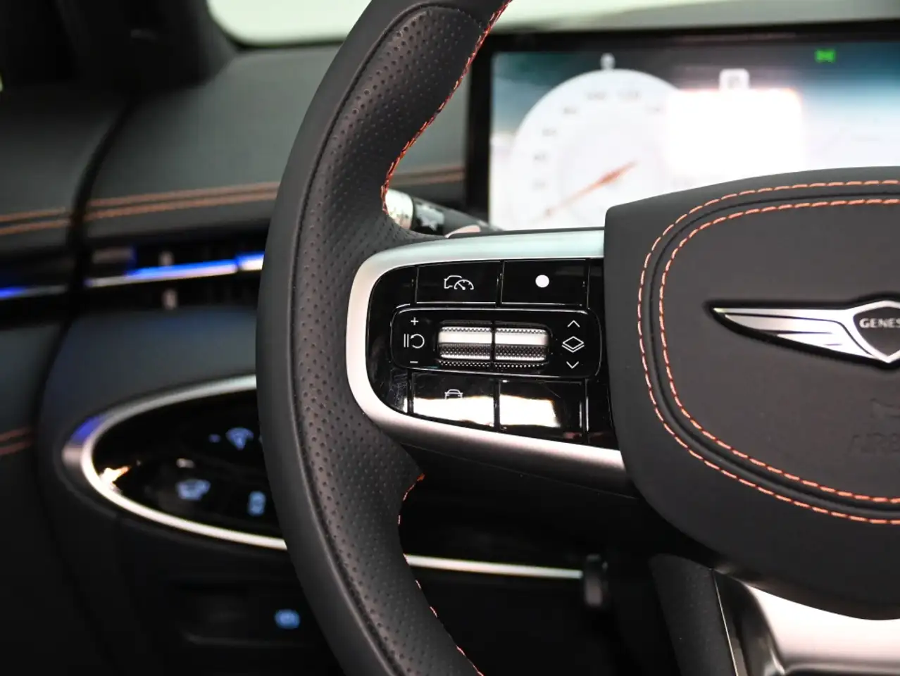 Genesis GV70 - Image 29