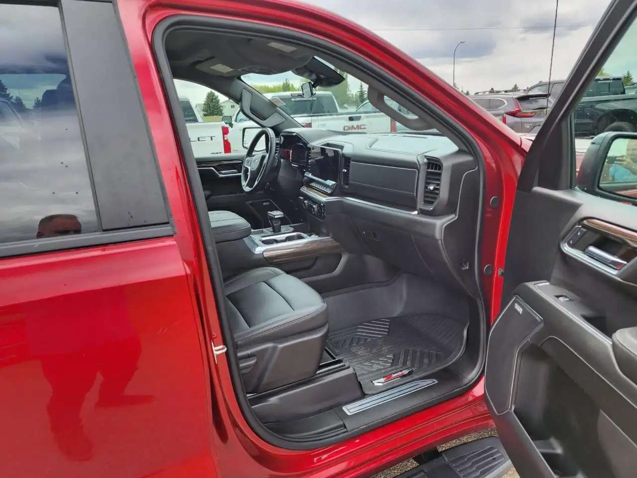 Chevrolet Silverado 1500 - Image 21