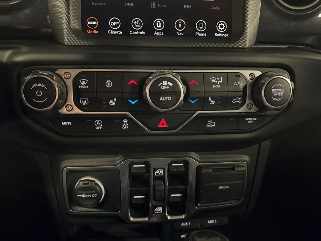 Jeep Wrangler - Image 21