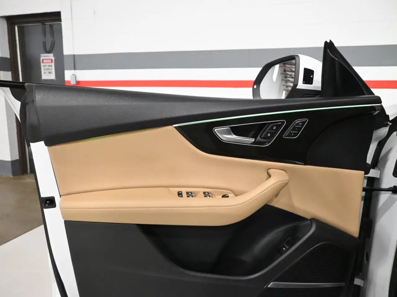 Audi Q8 - Image 11