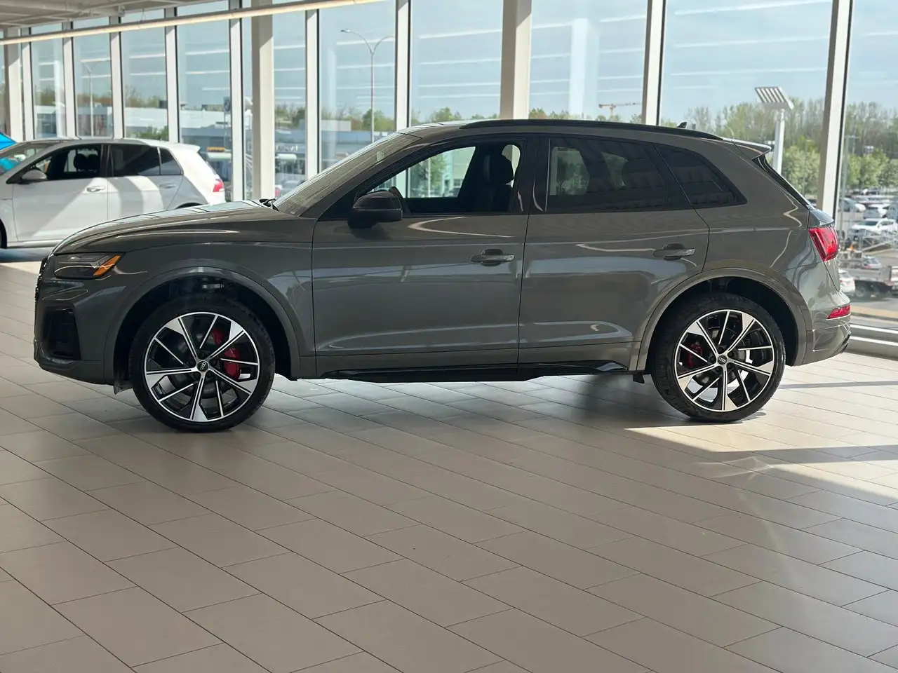 Audi SQ5 - Image 5