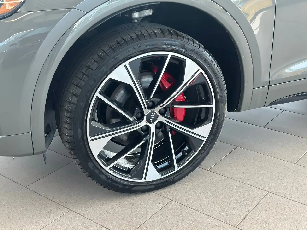Audi SQ5 - Image 10