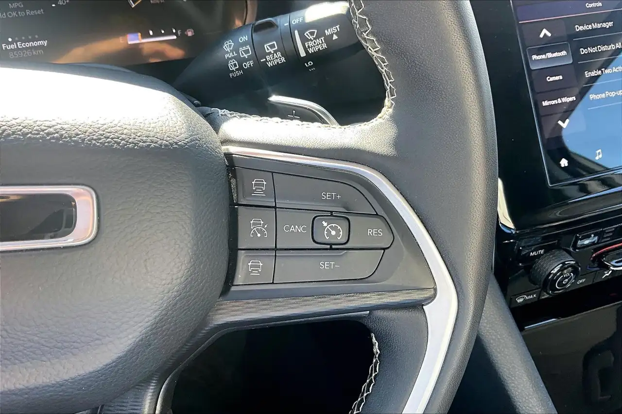 Jeep Grand Cherokee - Image 11